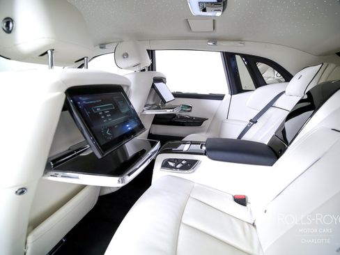 Certified 2024 Rolls-Royce Phantom Sedan RWD image 20