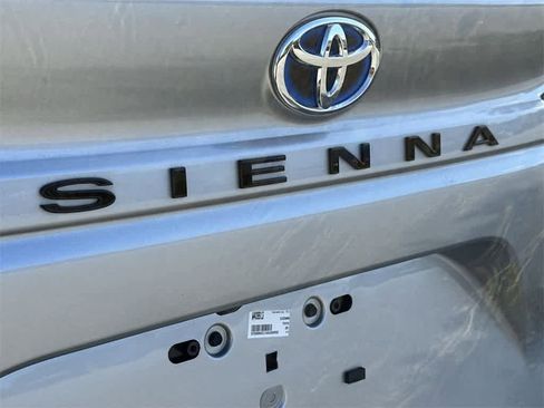 Used 2025 Toyota Sienna XSE image 10