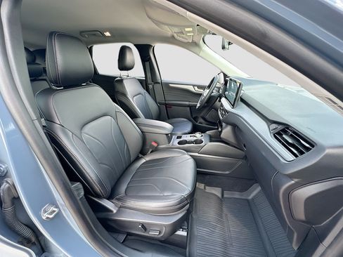 Certified 2025 Ford Escape Platinum w/ Premium Technology Package FWD image 28