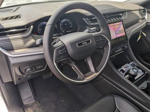 New 2025 Jeep Grand Cherokee L Limited image 8