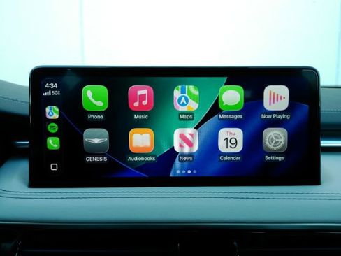 Used 2025 Genesis G70 2.5T image 9