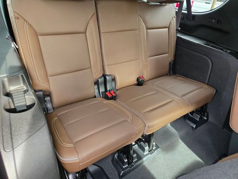 Used 2023 Chevrolet Suburban High Country image 15