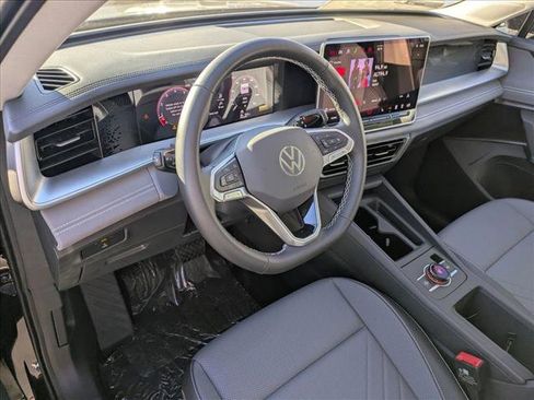 New 2026 Volkswagen Tiguan SE image 3