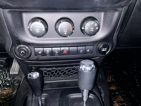 Used 2016 Jeep Wrangler Unlimited Sahara AWD/4WD image 29