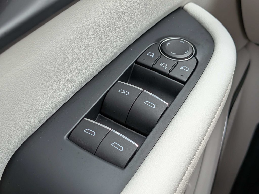 Used 2025 Buick Enclave Avenir AWD/4WD image 25