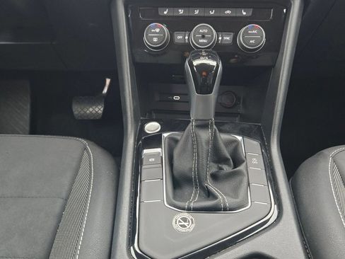 Used 2024 Volkswagen Taos SE image 12