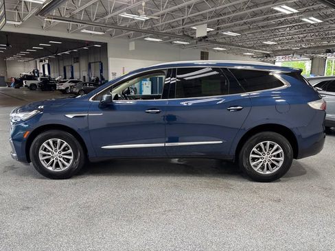 Used 2023 Buick Enclave Essence AWD/4WD image 4
