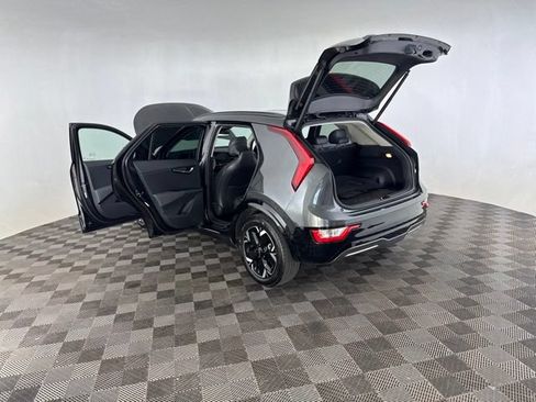 Certified 2023 Kia Niro Wind w/ Wind Preserve Package FWD image 18