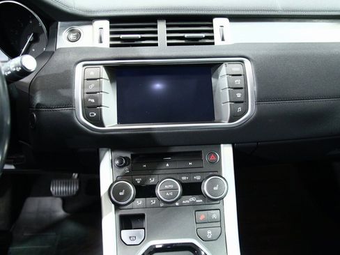 Used 2016 Land Rover Range Rover Evoque SE image 19