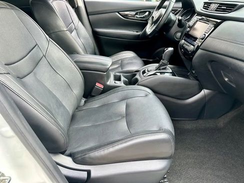 Used 2018 Nissan Rogue SL FWD image 25