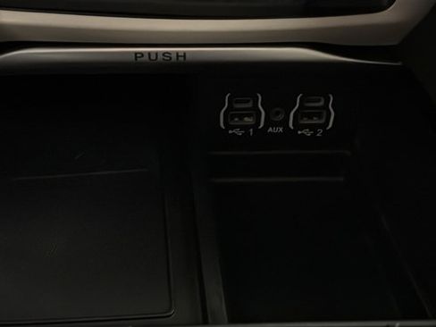 Used 2023 Chrysler Pacifica Limited w/ Uconnect Theater Family Group FWD image 38