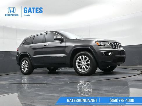 Used 2021 Jeep Grand Cherokee Laredo AWD/4WD image 34