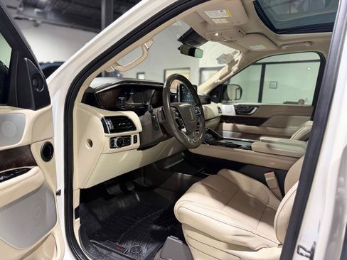Used 2019 Lincoln Navigator L Reserve AWD/4WD image 15