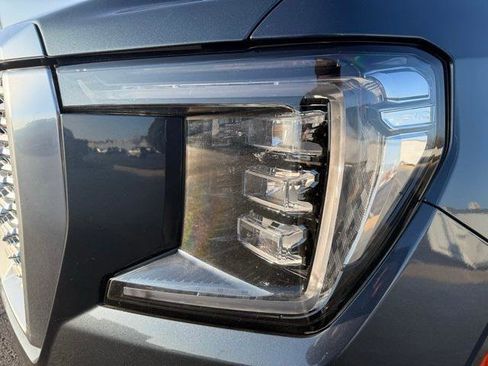 Used 2021 GMC Yukon Denali w/ Denali Premium Package image 18