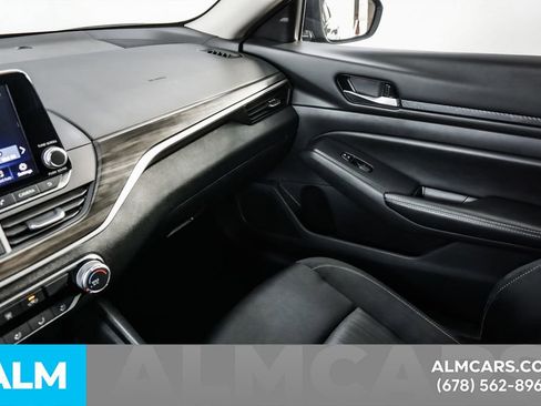 Used 2025 Nissan Altima 2.5 SV FWD image 40