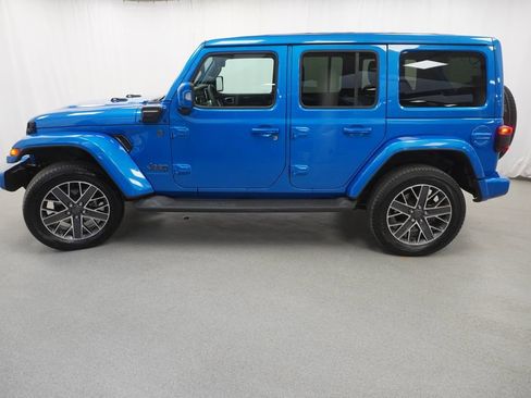 Used 2023 Jeep Wrangler Unlimited Sahara AWD/4WD image 15