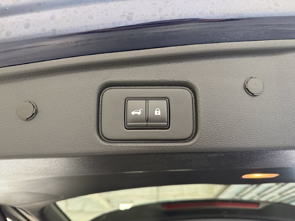 Certified 2025 Nissan Pathfinder Platinum w/ Lighting Package (N93) FWD image 18