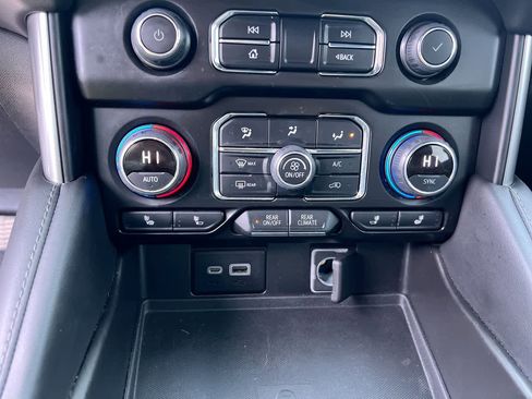 Used 2022 Chevrolet Suburban Z71 AWD/4WD image 19