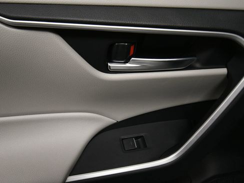 Used 2025 Toyota RAV4 XLE w/ Convenience Package image 22