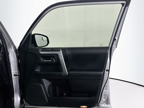 Used 2021 Toyota 4Runner SR5 AWD/4WD image 32