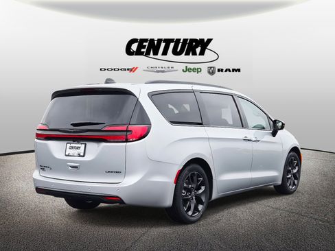 New 2026 Chrysler Pacifica Limited w/ S Appearance Package image 3