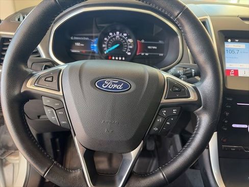 Used 2018 Ford Edge Titanium image 24