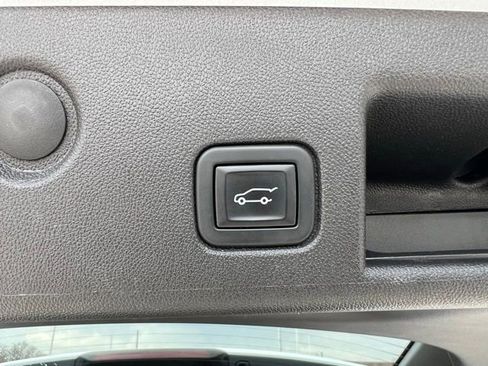 Used 2024 Chevrolet Equinox Premier image 10