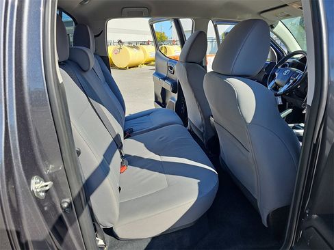 Used 2018 Toyota Tacoma SR5 image 13