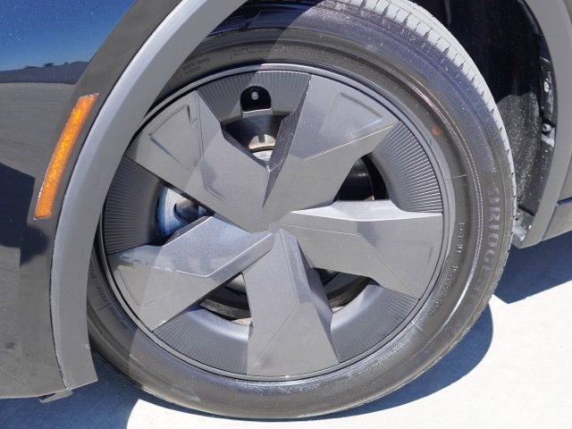 Certified 2025 Toyota Prius LE FWD image 11