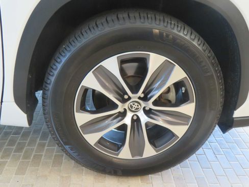 Used 2023 Toyota Highlander XLE FWD image 10