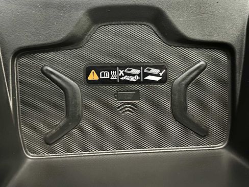 Used 2019 Chevrolet Colorado Z71 w/ Z71 Midnight Edition image 18