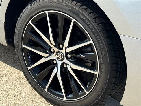 Used 2023 Toyota Camry SE image 11