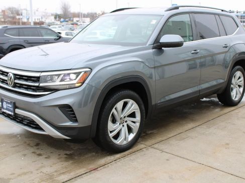 Certified 2022 Volkswagen Atlas SE image 3