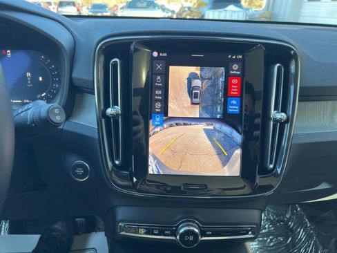 Certified 2025 Volvo XC40 B5 Plus image 35