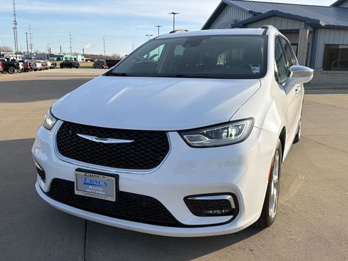 Used 2022 Chrysler Pacifica Limited image 31