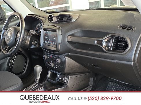 Used 2018 Jeep Renegade Altitude w/ Advanced Technology Group FWD image 22