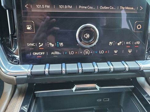 Used 2025 GMC Yukon Denali Ultimate w/ LPO, Floor Liner Package AWD/4WD image 32