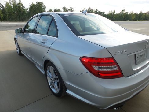 Used 2013 Mercedes-Benz C 250 Sport image 22
