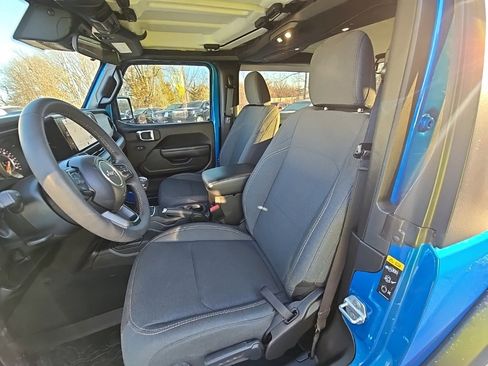 Used 2024 Jeep Wrangler Sport S image 15