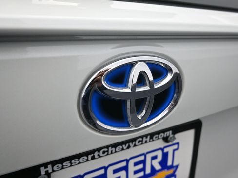 Used 2023 Toyota RAV4 SE image 33