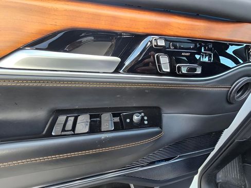 Used 2024 Jeep Grand Wagoneer L Series III AWD/4WD image 76
