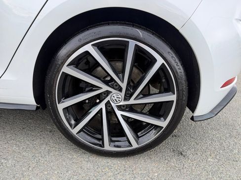 Used 2019 Volkswagen Golf R 4-Door image 26