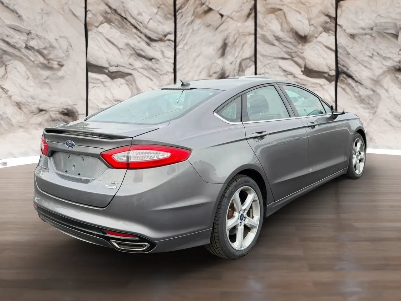Used 2014 Ford Fusion SE w/ Equipment Group 201A FWD image 4