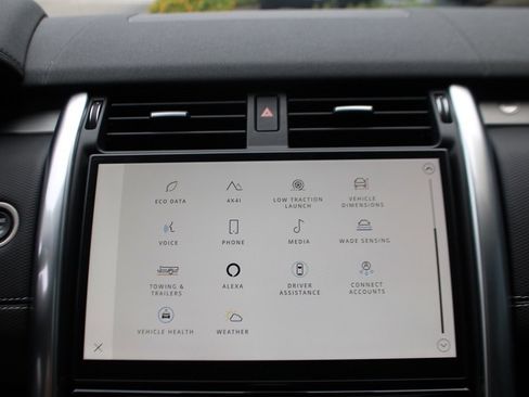 Certified 2024 Land Rover Discovery Dynamic SE image 19