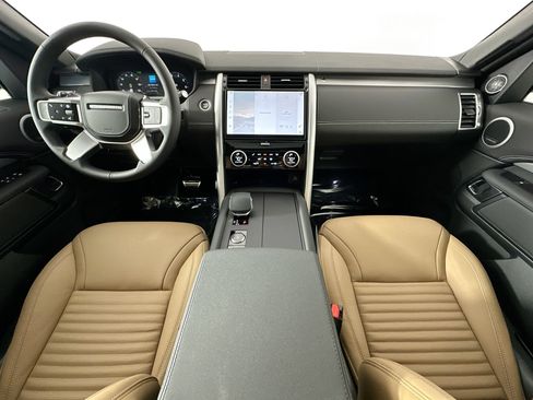 Used 2025 Land Rover Discovery Dynamic SE AWD/4WD image 21