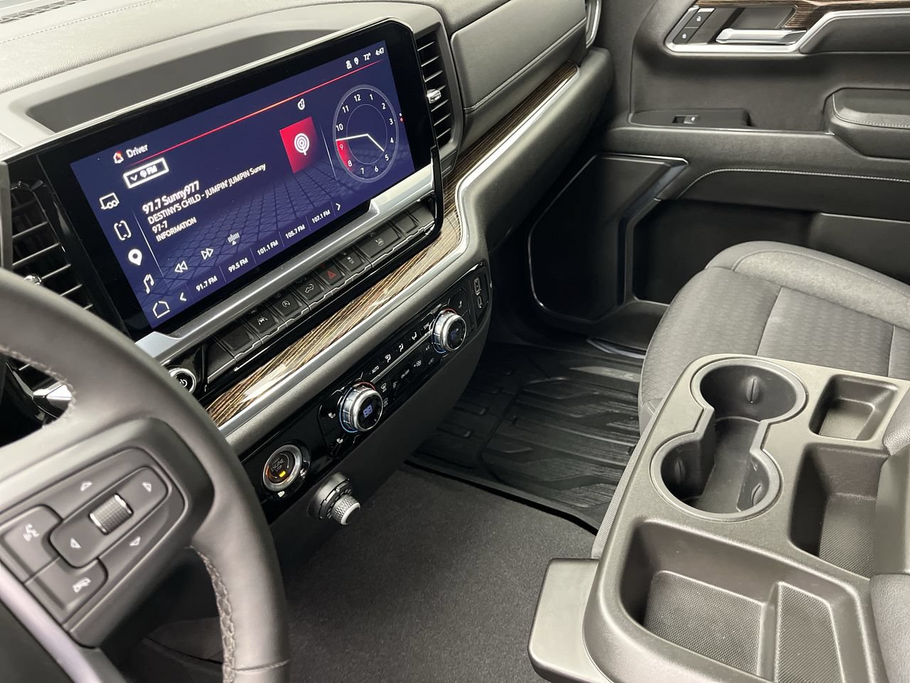 Used 2023 GMC Sierra 1500 SLE AWD/4WD image 18