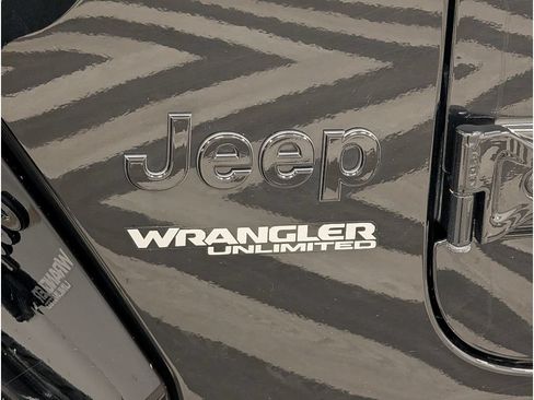 Used 2022 Jeep Wrangler Unlimited Sahara AWD/4WD image 5