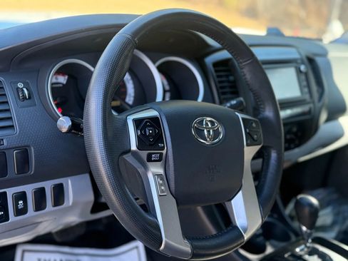 Used 2015 Toyota Tacoma 2WD Access Cab w/ Convenience Package image 14