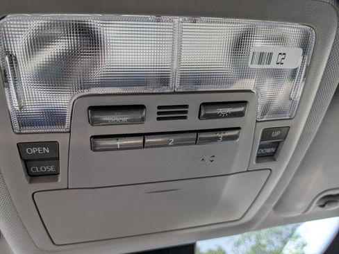 Used 2019 Toyota Highlander Limited AWD/4WD image 16