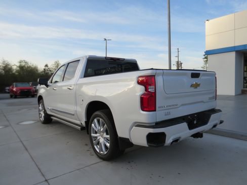 Used 2025 Chevrolet Silverado 1500 High Country image 4